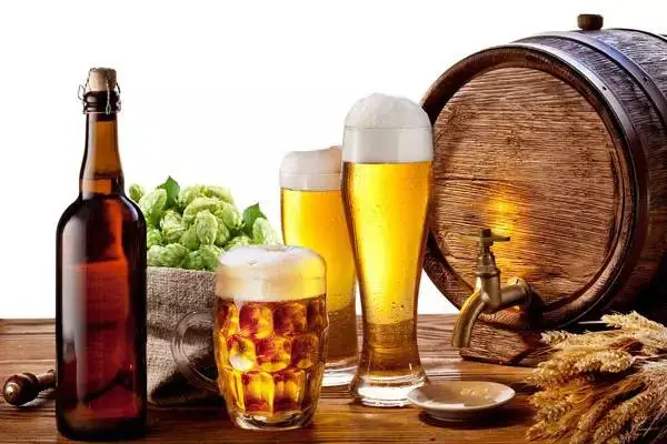 精釀啤酒設(shè)備廠(chǎng)告訴你主發(fā)酵結(jié)束時(shí)為什么要撈去泡蓋